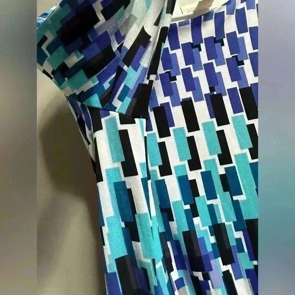 SOLD | Chico’s Geometric Wave Raine Faux Wrap Body-Con Ruched Dress Women’s 1/M - Picture 3 of 8